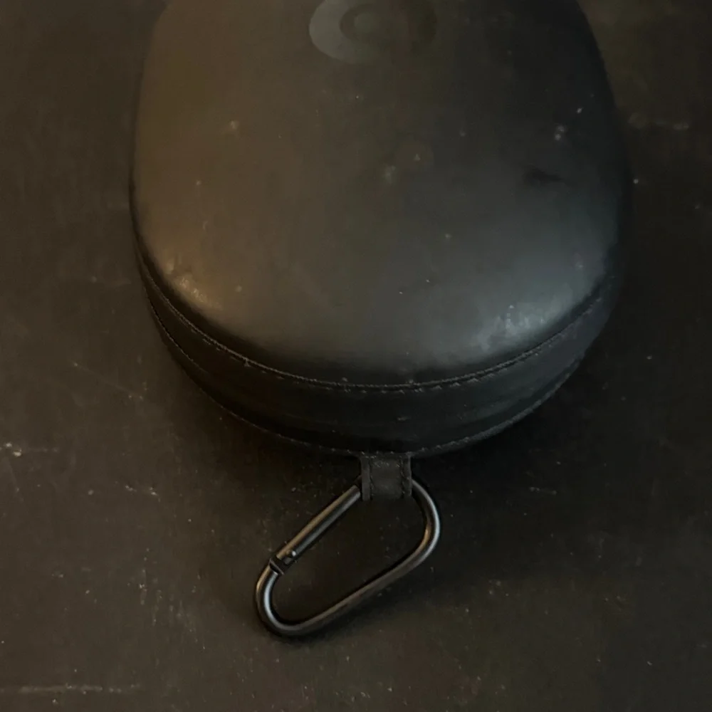 EUC Black Beats Headphone Case